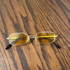 Vintage yellow-tinted sunnies